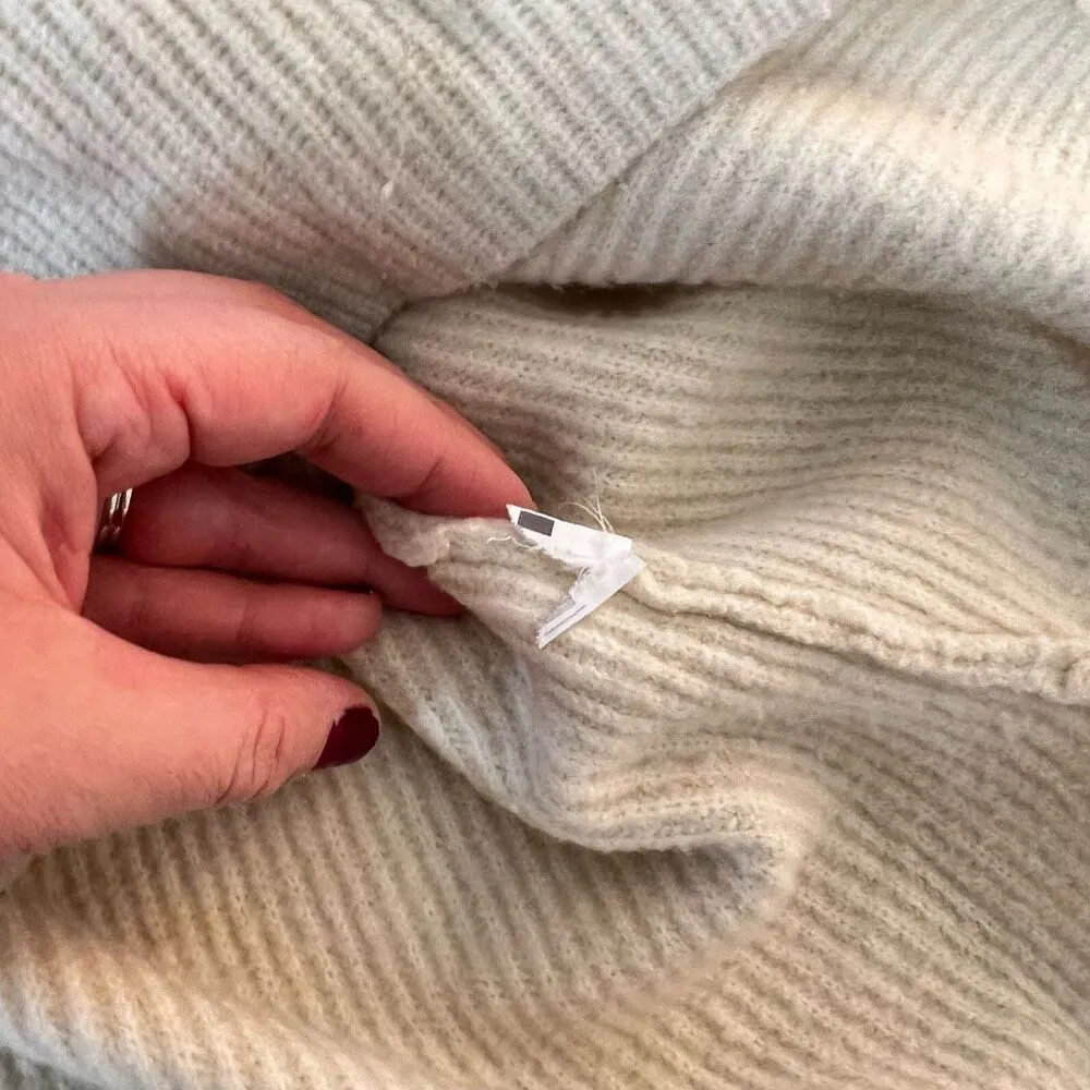 Abercrombie & Fitch Ivory Funnel Neck Ribbed Knit Pullover Sweater Size Medium - Image 8