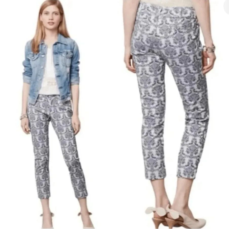 Anthropologie Cartonnier Brocade Charlie Ankle Pants in a gray damask pattern. Silver Size 10 - Image 3