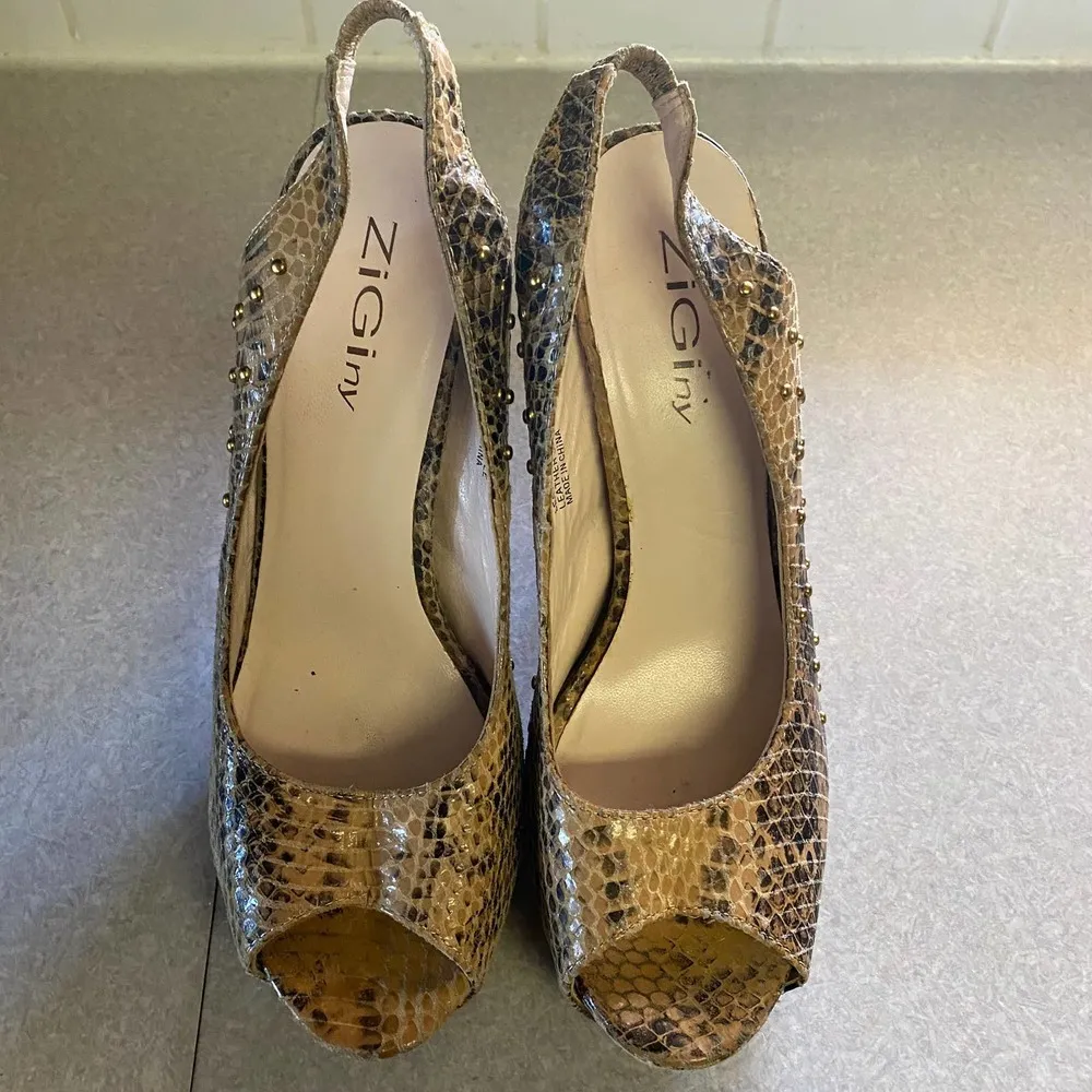 Zigi ny Urgent Snakeskin Leather Gold Studded Sling Back Prom Wedding He… Size 9 - Image 2