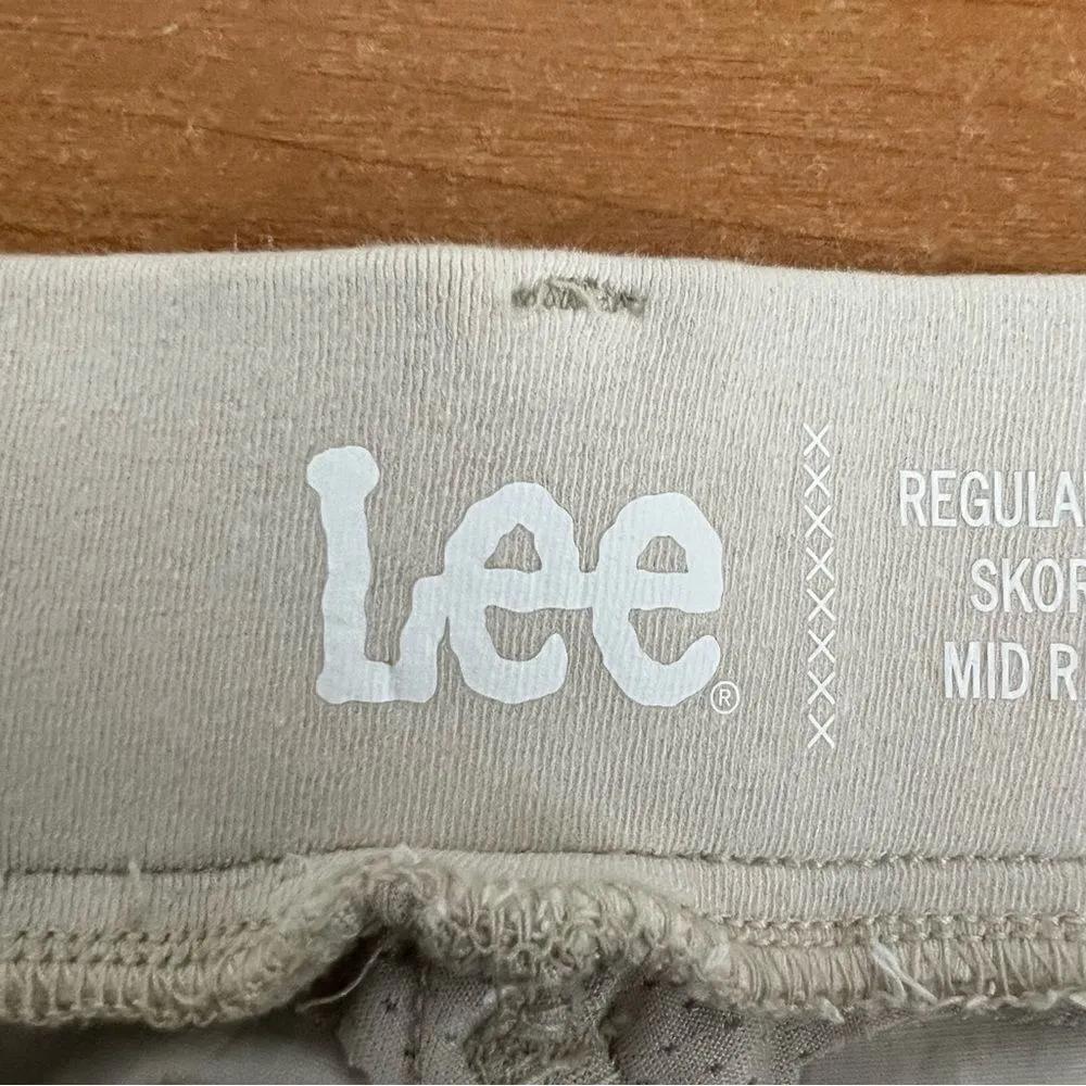 Lee, women’s size 8, short skirt with pockets - Image 3