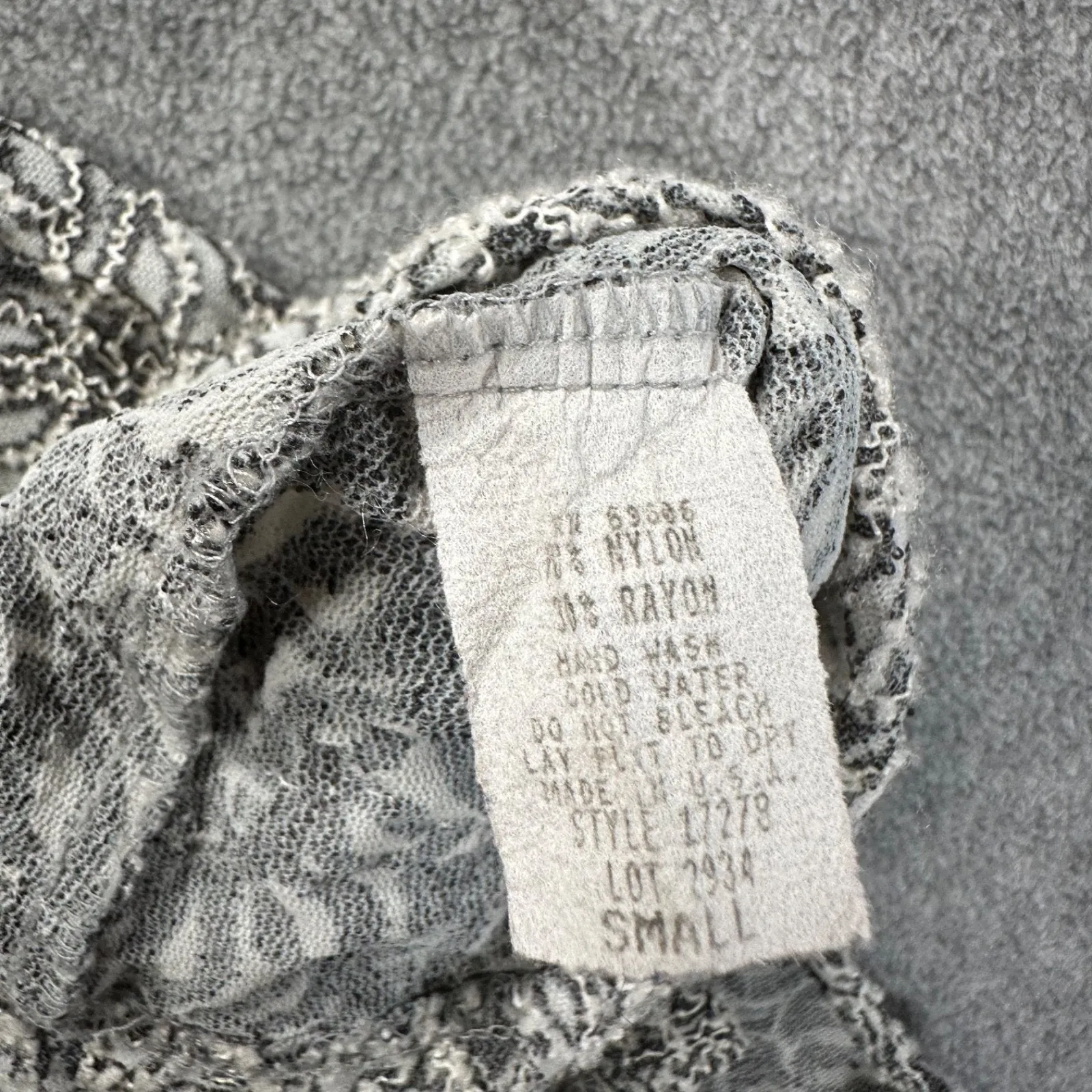 Star CCC Embroidered Vintage Fitted Tee Top Short Cap Sleeve Size Small Y2k Gray - Image 7