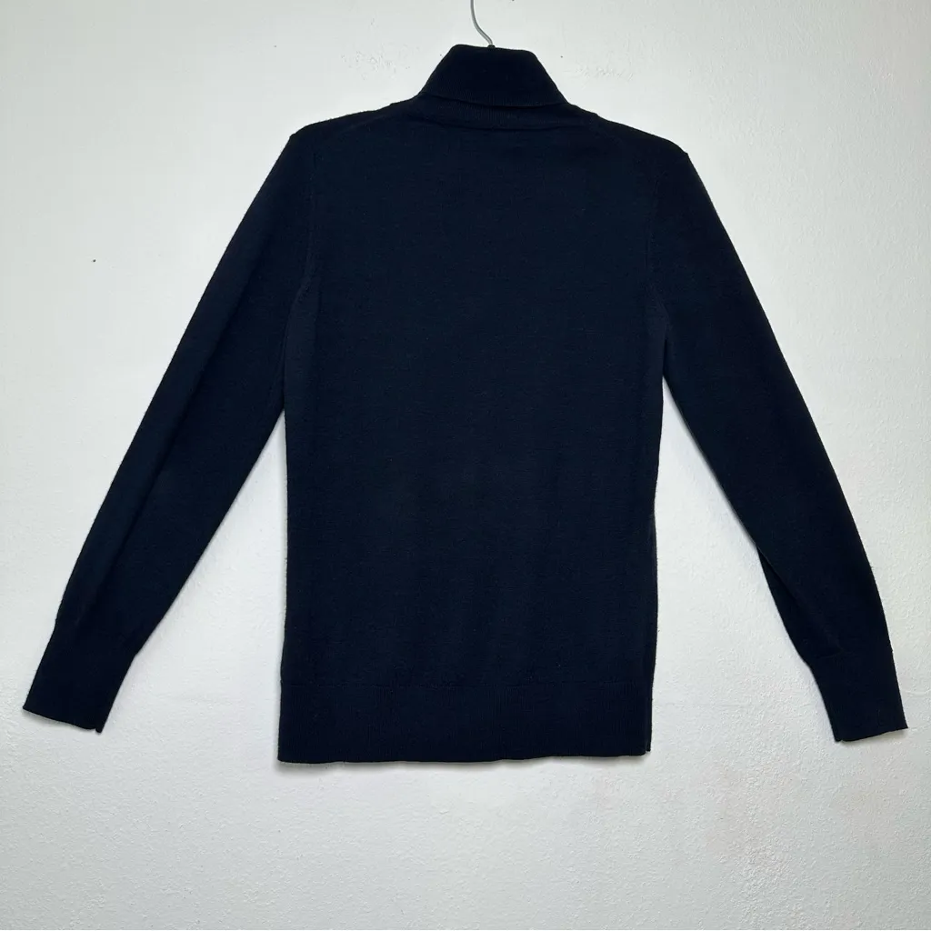 Banana Republic 100% Merino Wool Classic Black Turtleneck Sweater in Size M - Image 3