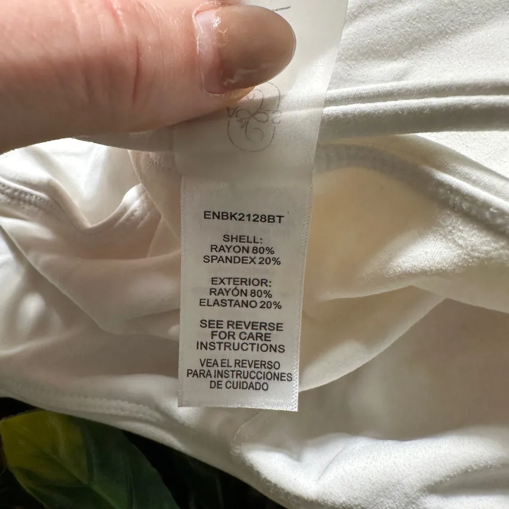 White Workout Top Size Medium - Image 4