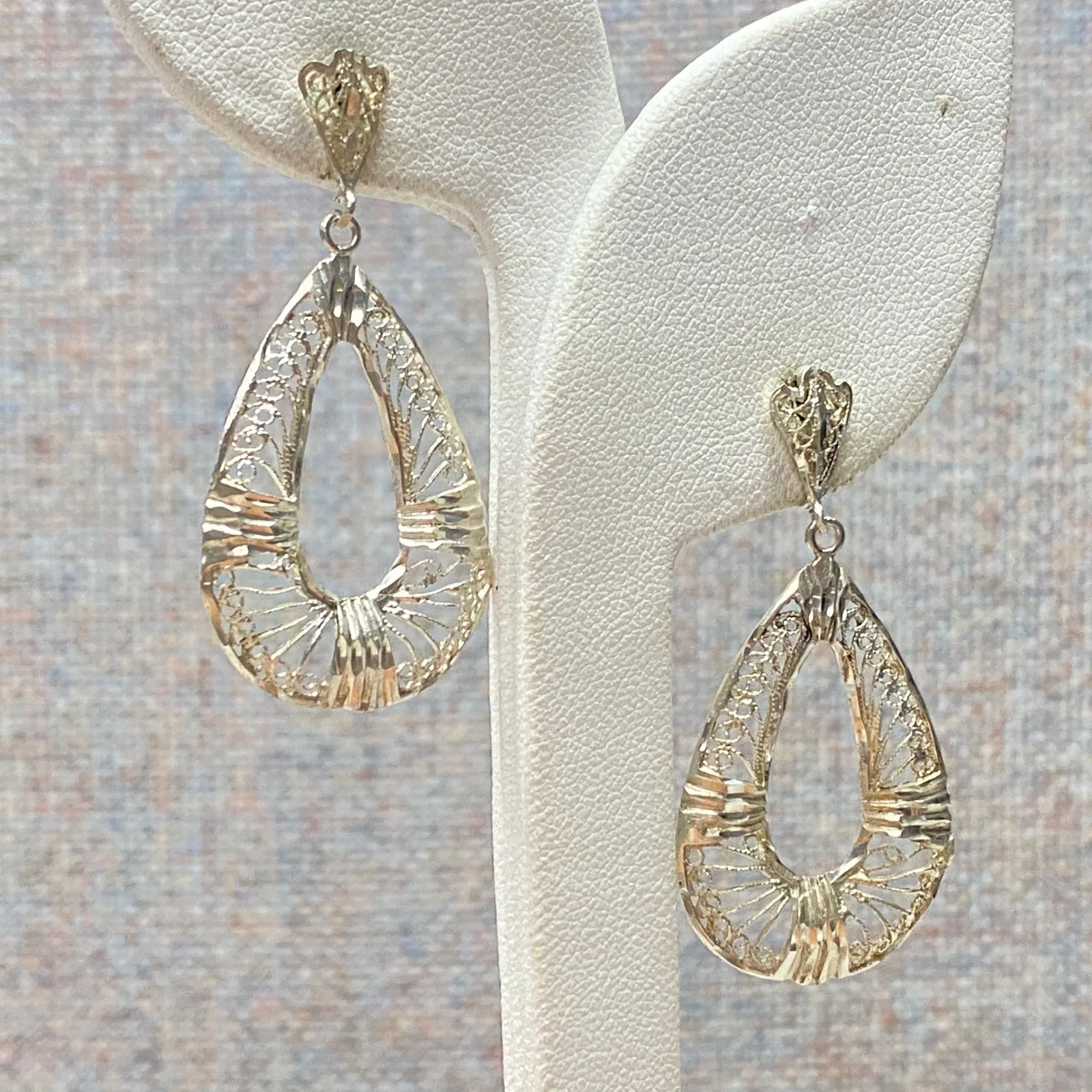 14K White Gold Filigree Teardrop Dangle Earrings Lightweight Elegant NO BACKS Silver - Image 2