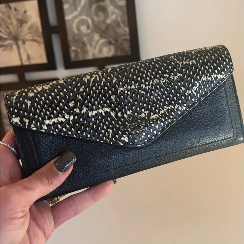 Authentic Coach 1941 snake skin leather/pebbled leather large wallet EUC - Image 3