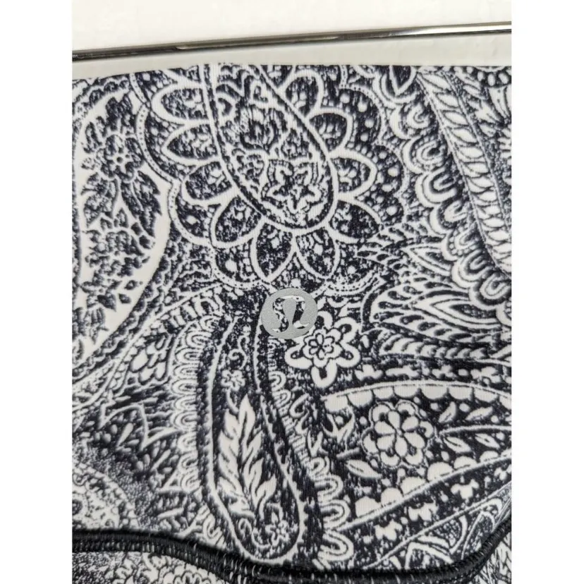 $98 Lululemon High Times Pant leggings in Antique Paisley White Black size 2 - Image 10
