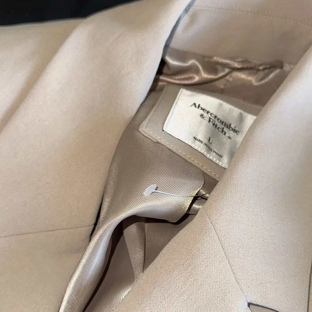 NWOT Abercrombie & Fitch Crepe Relaxed Single Breasted Blazer Jacket - Image 5