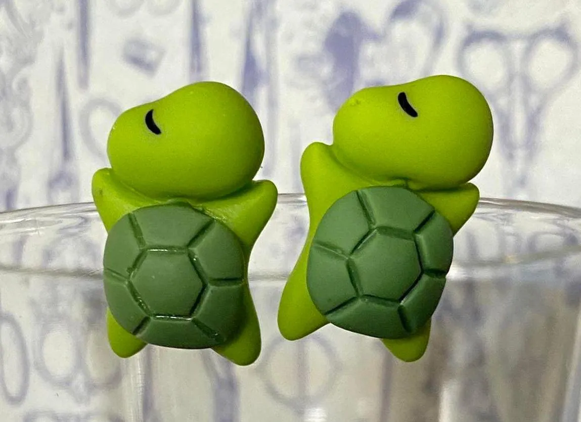 Hahdmade Kawaii funny sleeping turtle stud earrings💚 - Image 2