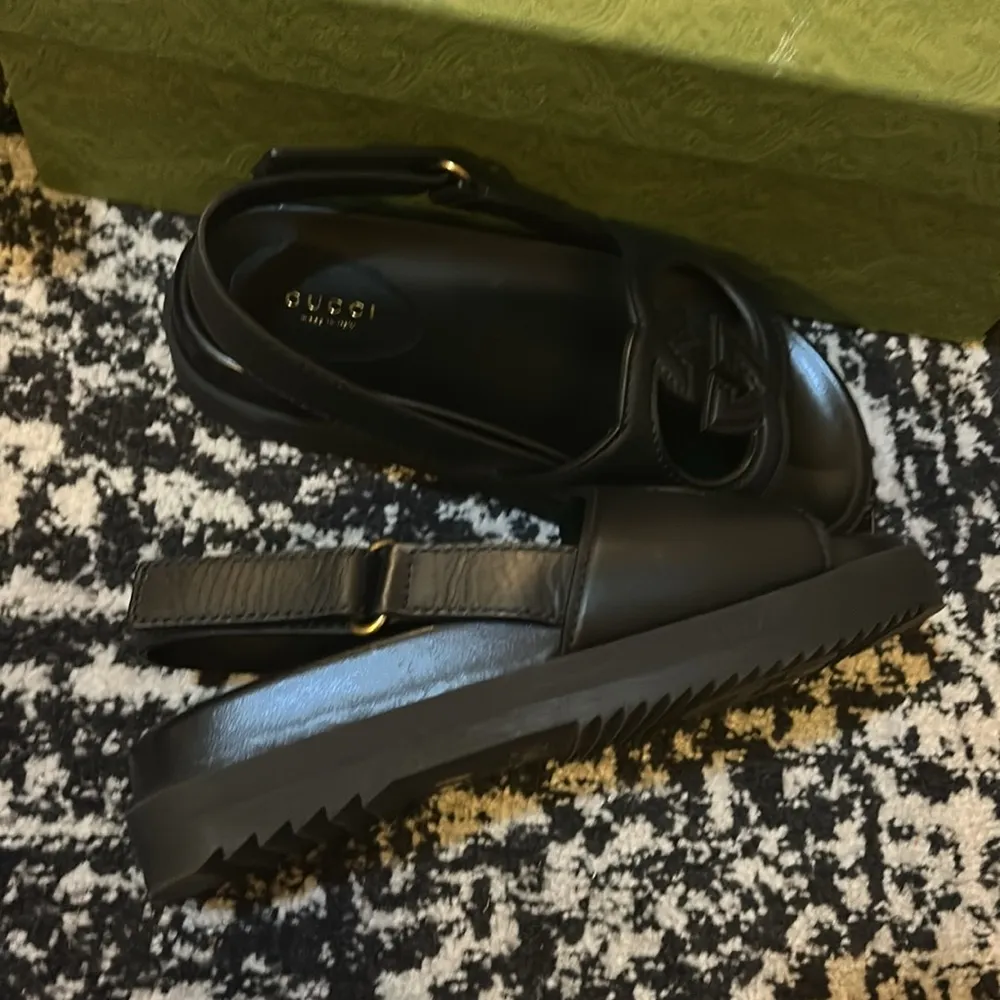 Gucci GG Interlocking G Sandal Cosmos Softy Black - Image 2