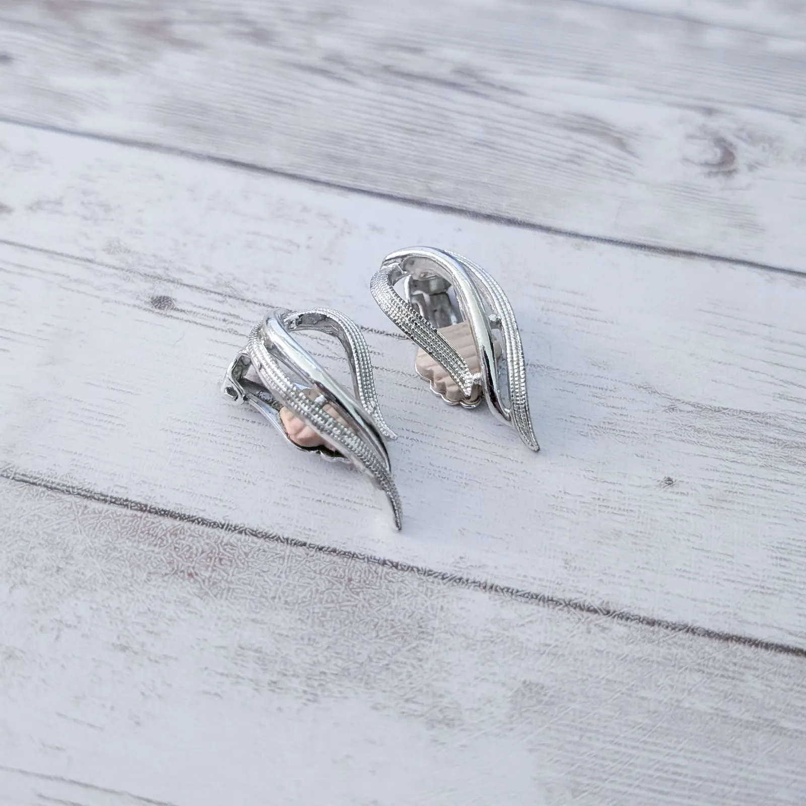 Vintage Sarah Coventry Clip On Earrings Silver Tone - Image 4