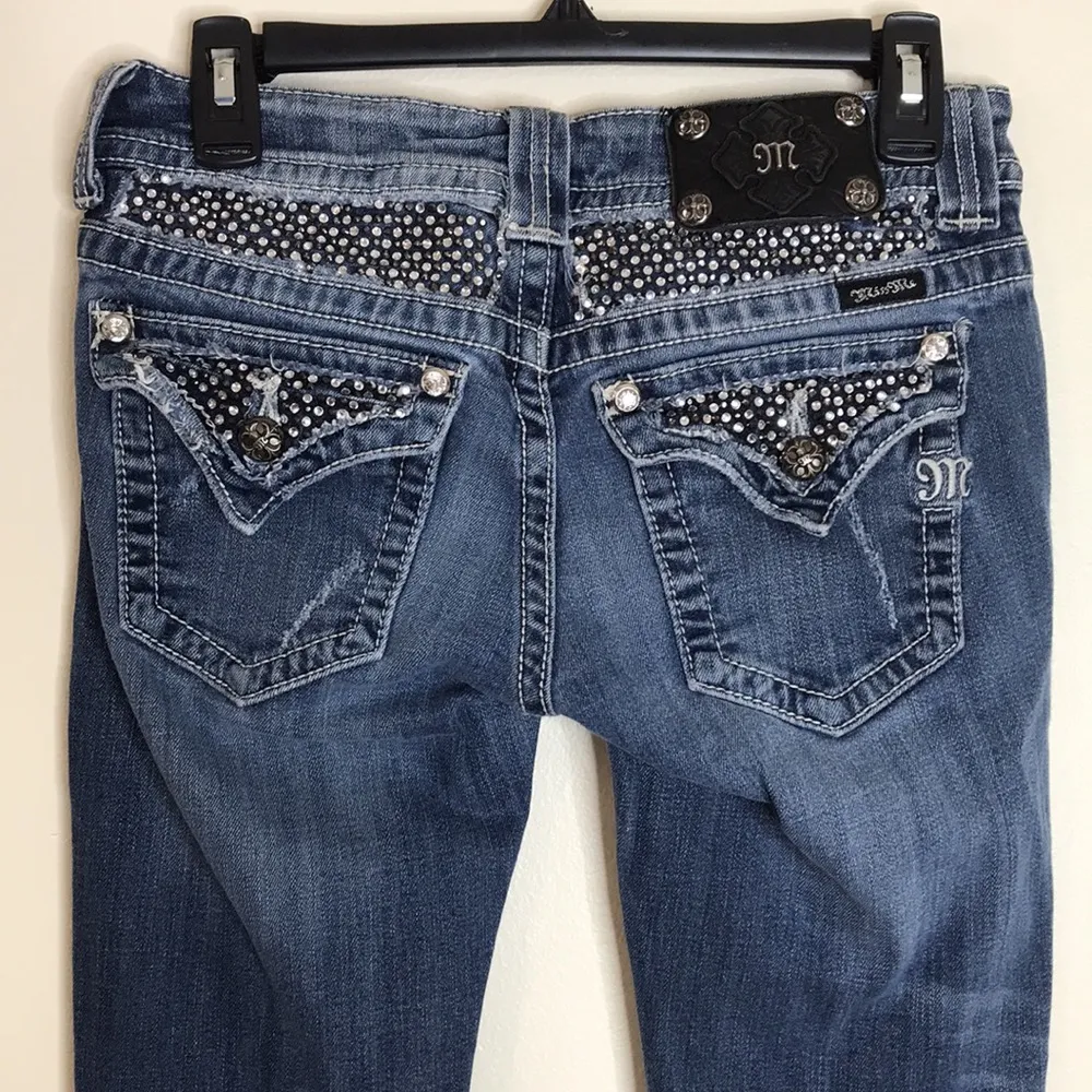 Miss me ladies distressed medium wash straight denim jeans size 28 - Image 9