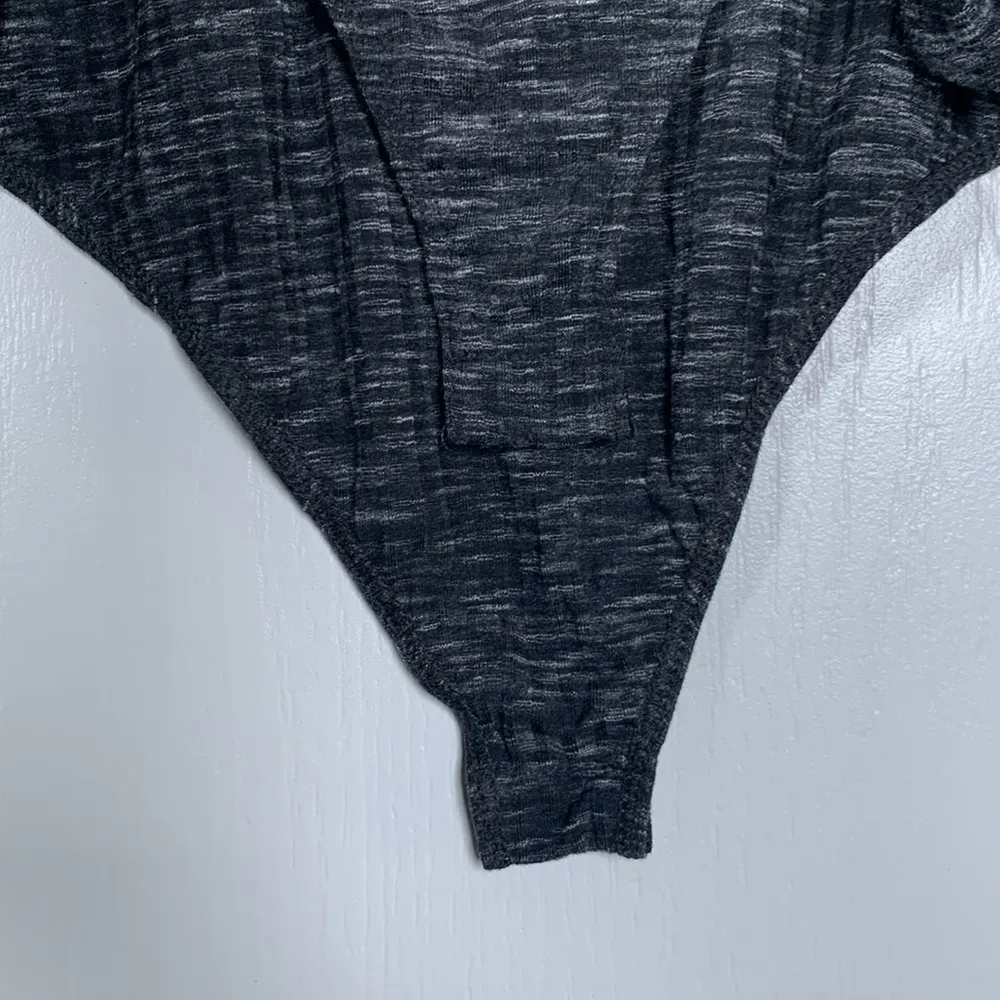 Charlotte Russe Gray V-Neck Long Sleeve Bodysuit Size Large EUC #DS-1535 - Image 4