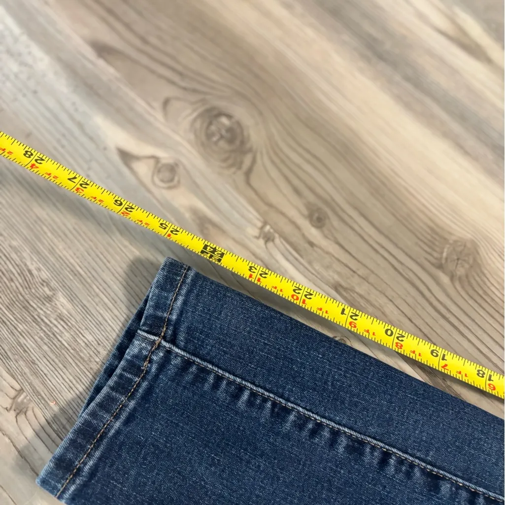 Banana Republic Women's Sculpt  Skinny Fit Jeans in Dark Blue size 27/4 Petite - Image 3