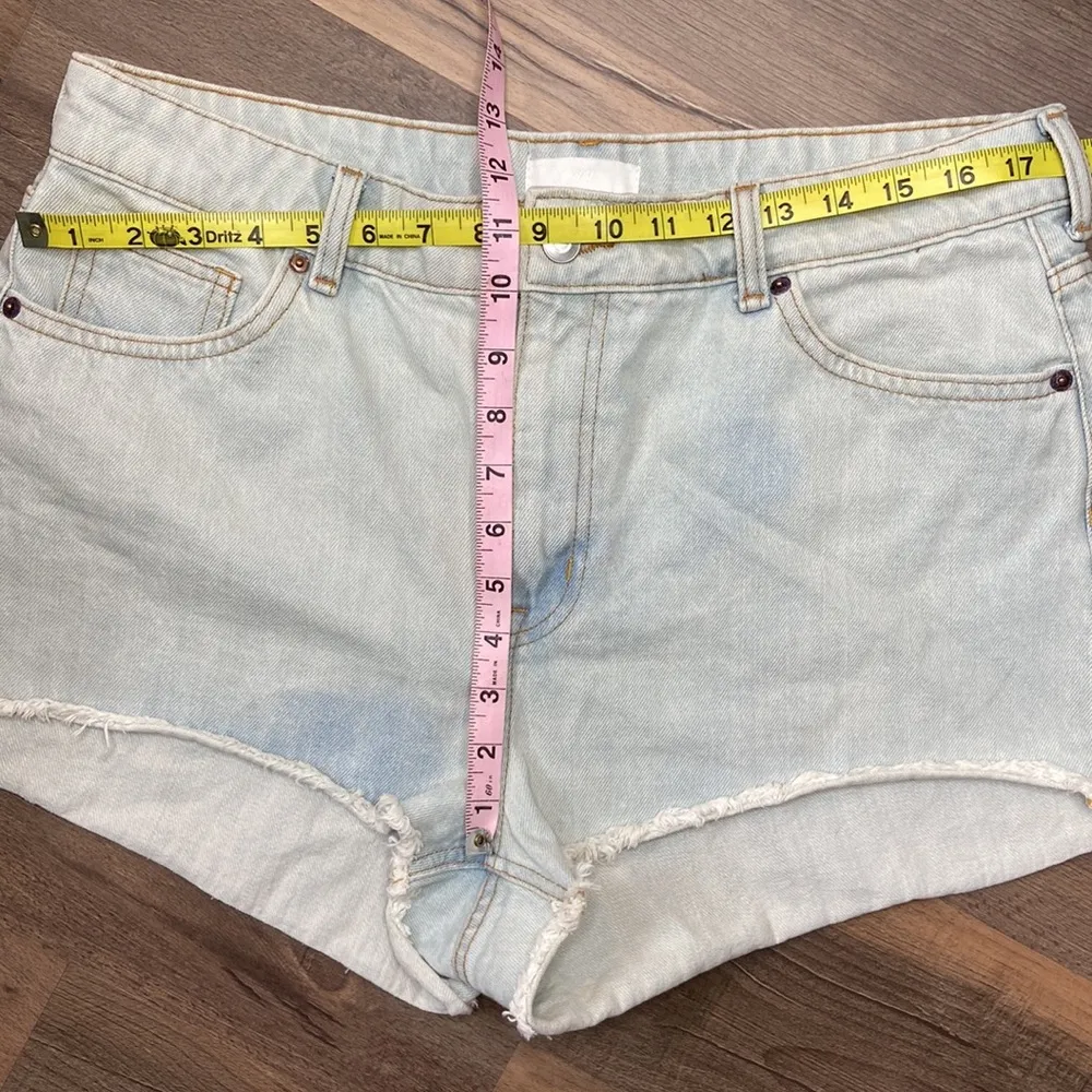 H&M Women’s Light Wash High Waisted Denim Jeans Shorts Size 14 - Image 8