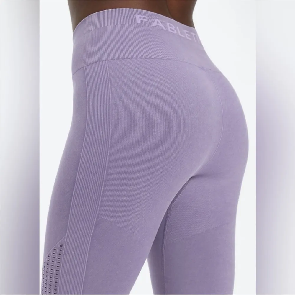 Fabletics Sync Seamless High-Waisted 7/8 Legging - Image 2