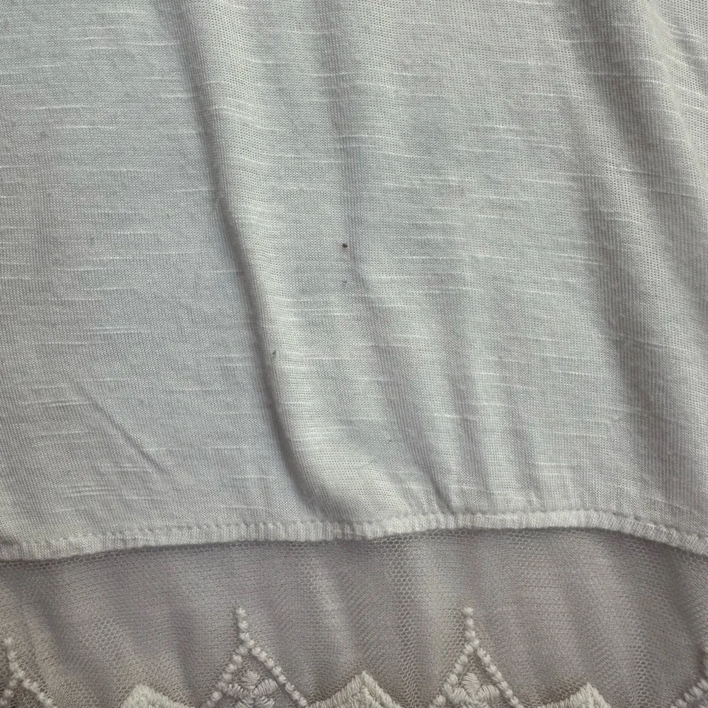 Love & Liberty Lace Crochet Shark Bite Hem Short Sleeve Top in White - Image 5