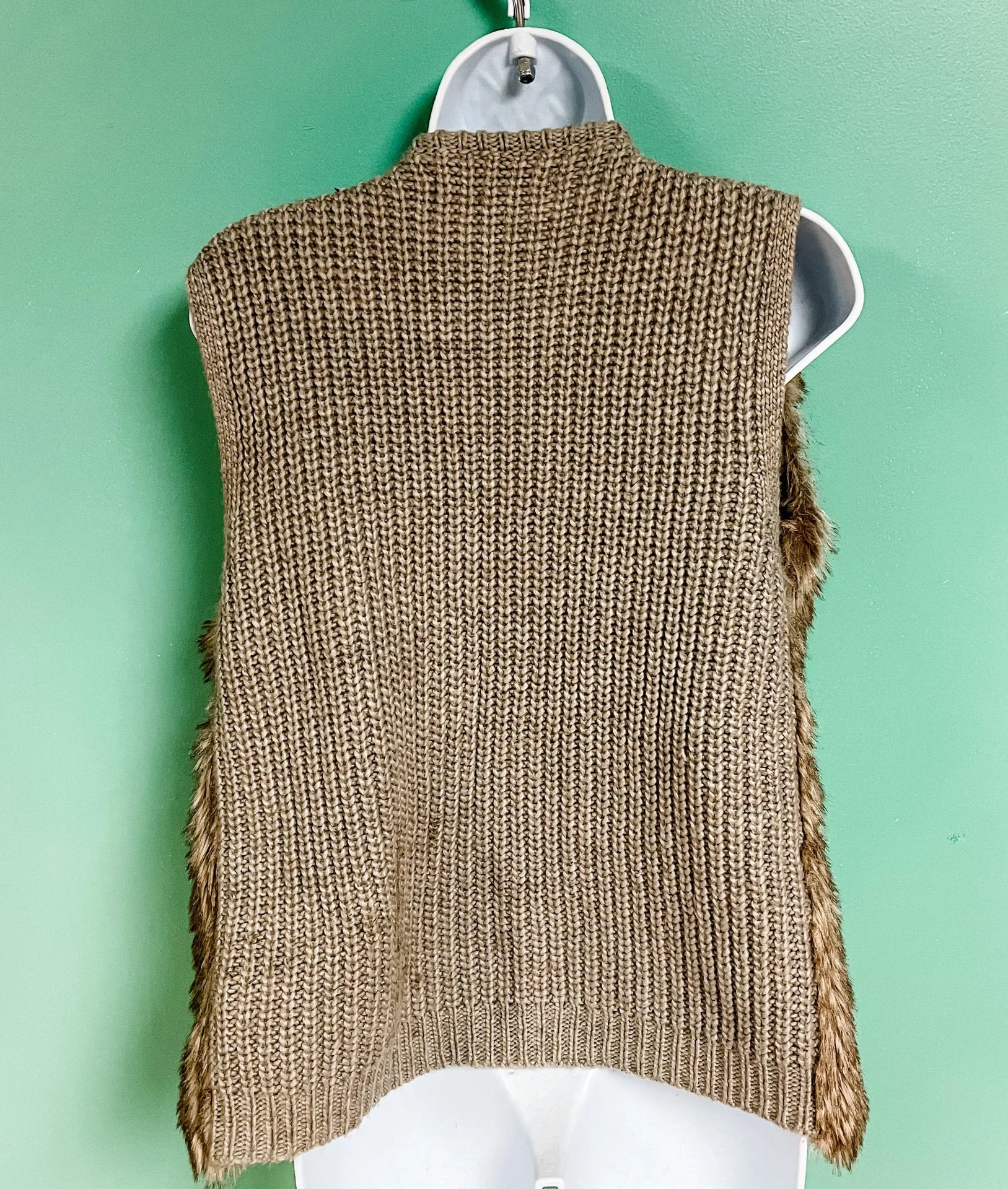 Forever 22 Faux Fur Zip Up Vest - Image 6