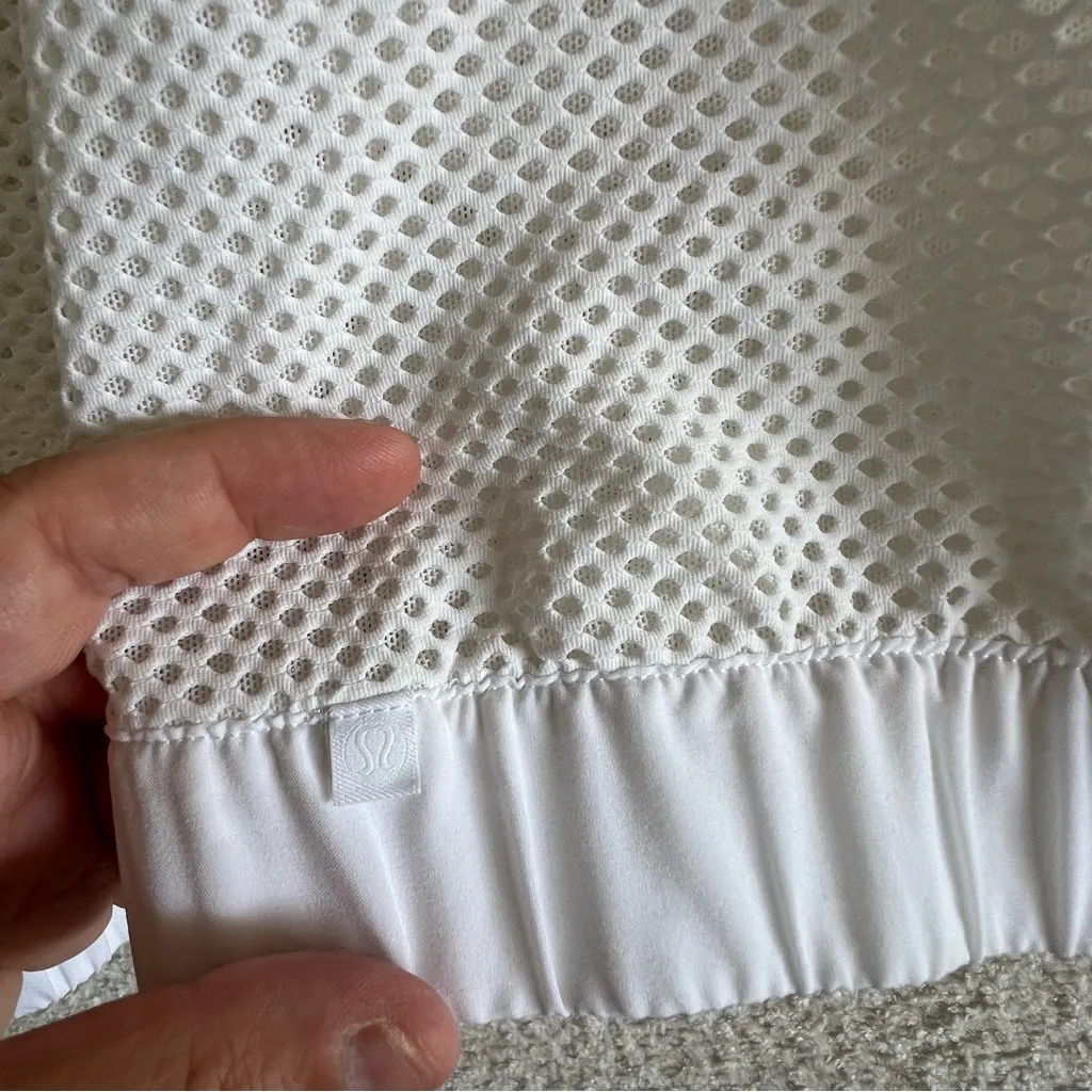 Lululemon Women’s Mesh On Mesh White Lightweight Jacket Size Small/4‎ - Image 3