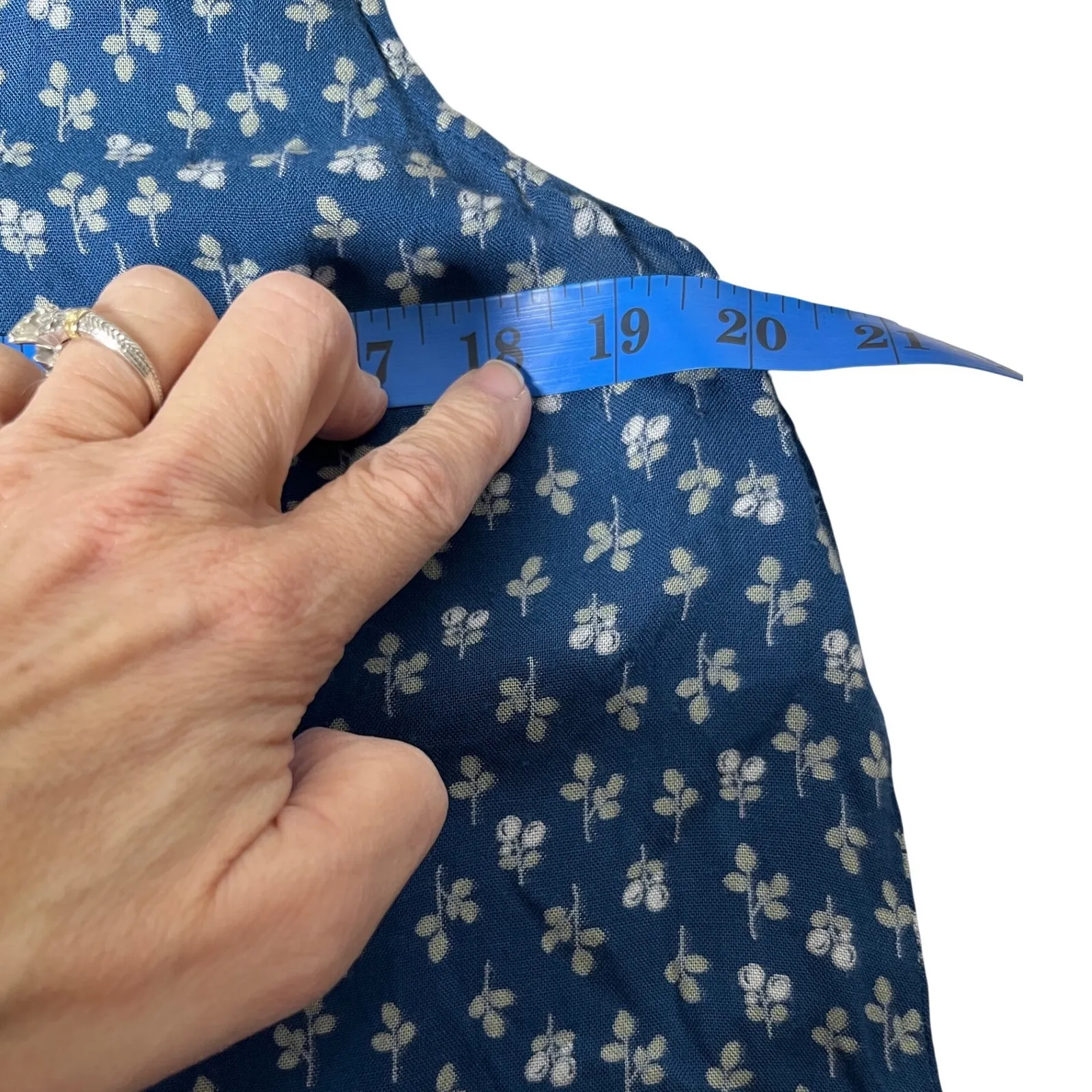 Blue Floral Sleeveless Blouse Split Neck Velvet by Graham Spencer Cottagecore L Size L - Image 7