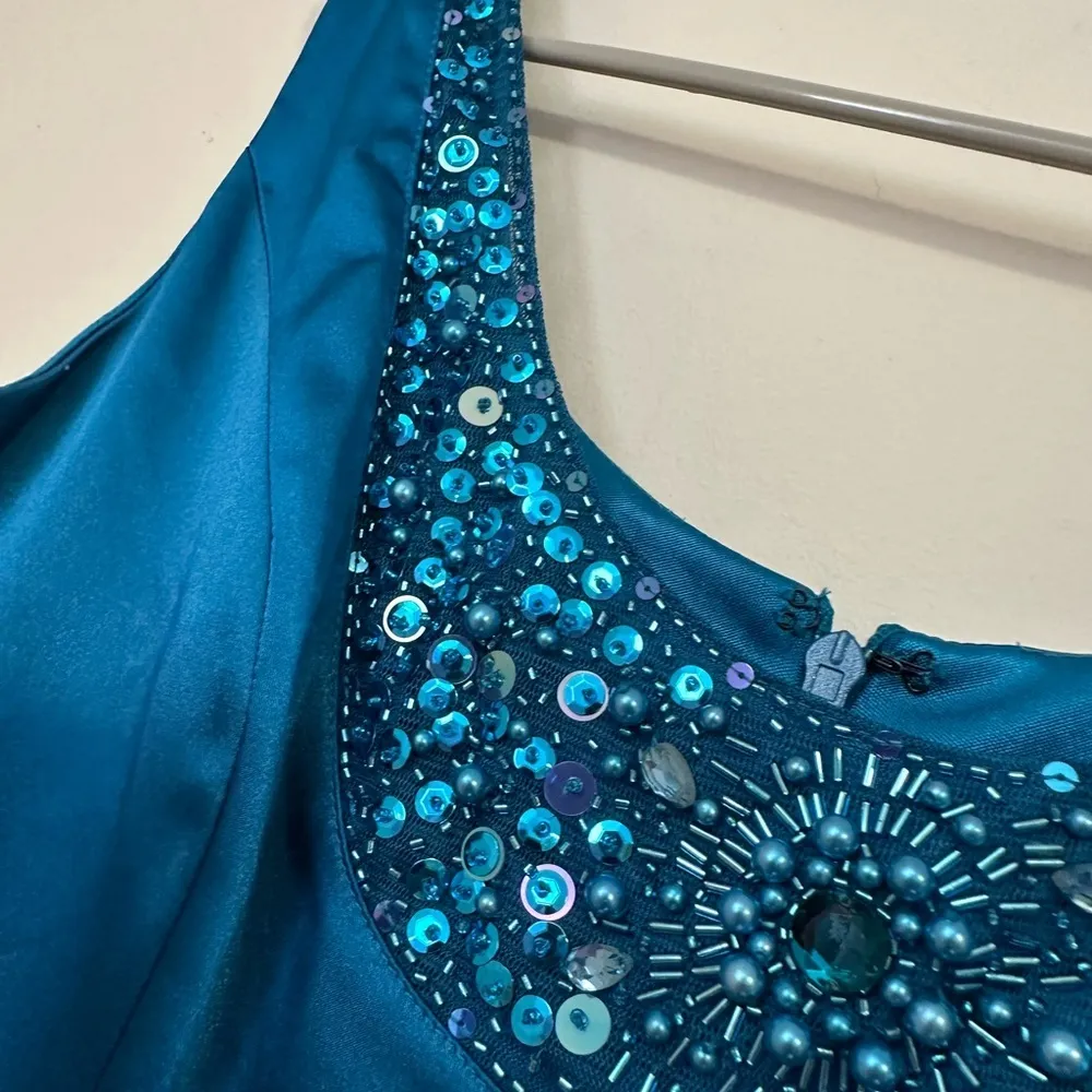 NWT Adrianna Papell boutique embellished peacock gown prom dress satin finish - Image 4