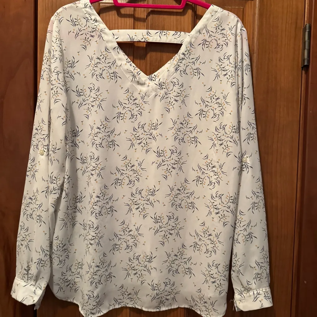 Loft Outlet Blouse Women’s Medium White Green Floral V Neck Back Top Spring - Image 3