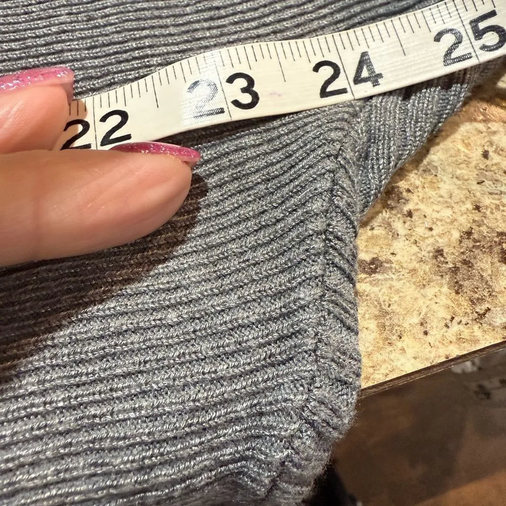 Cable and Gauge Women's Long Sleeve Gray Top Size Small Petite - Image 7