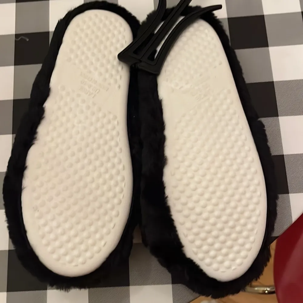NWT Mixit Black Plush Slippers Size 9-10 or Large - Image 5