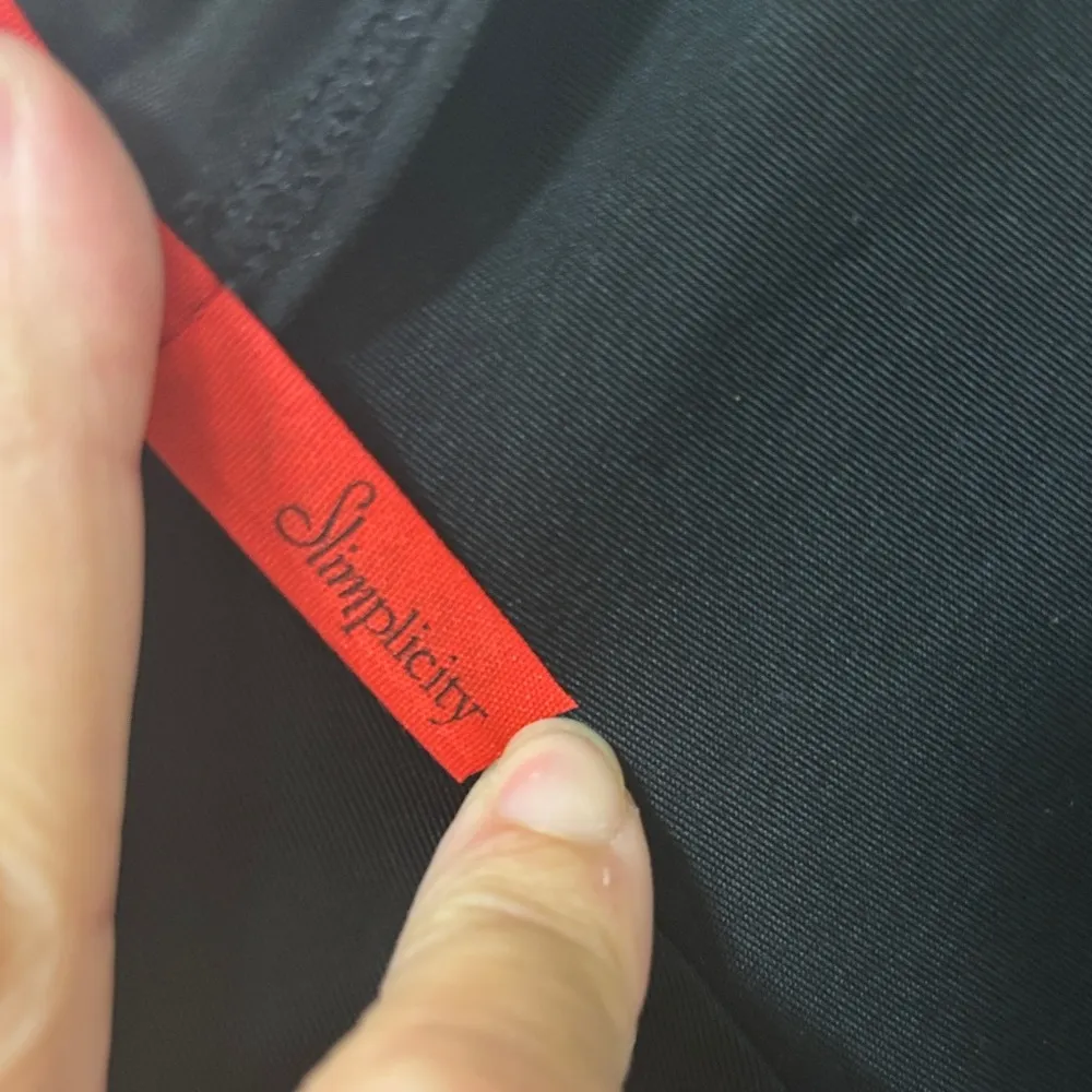 Spanx  Mid Thigh Shape Wear Shorts- Size Medium - Image 3