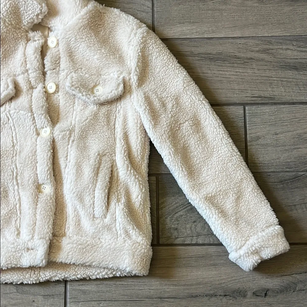 Trendy White Sherpa Jacket - Image 2