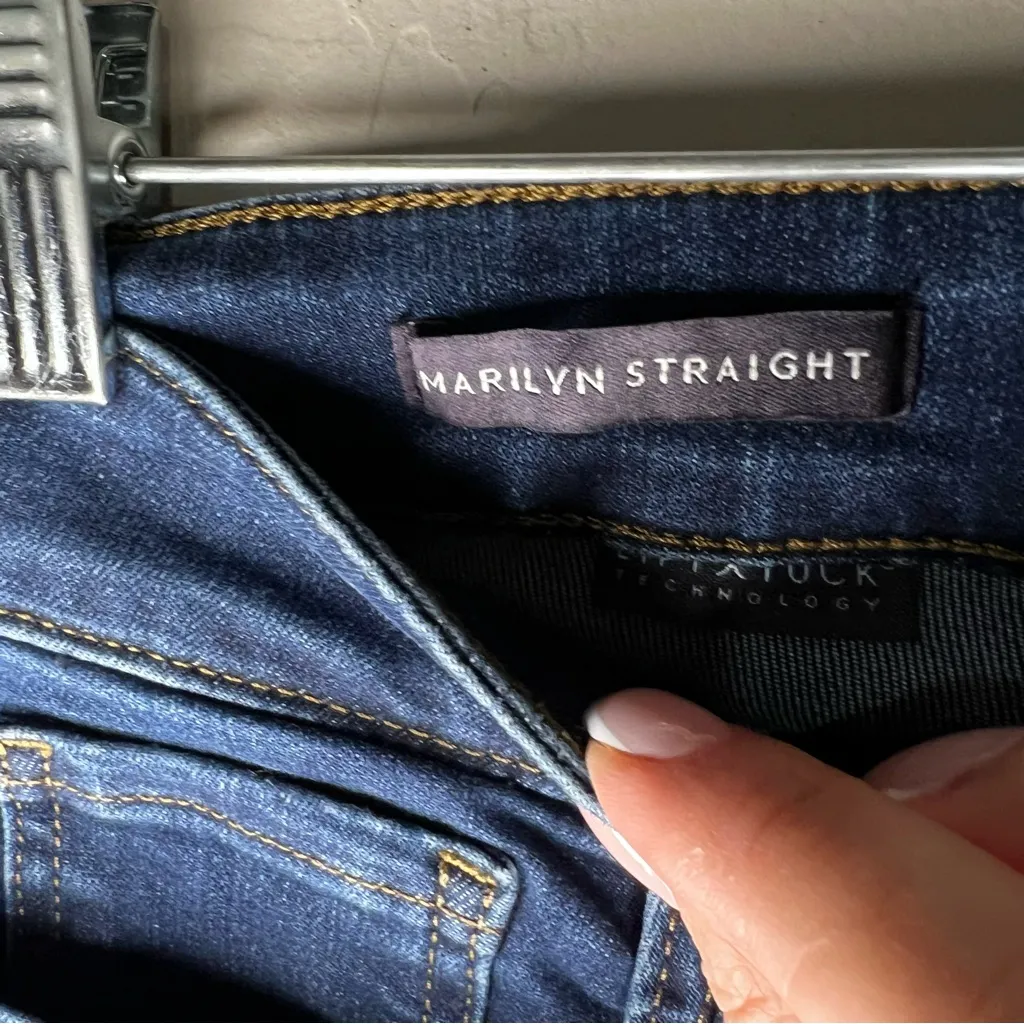 Marilyn Straight Quinn Lift Tuck Technology Denim Jeans - Image 8