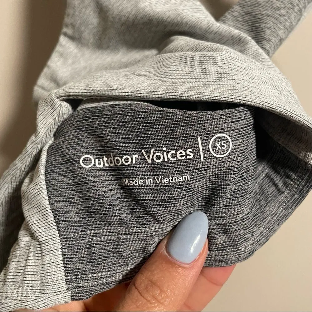 Outdoor Voices Two Tone Colorblock Crop Top in Dove/Ash- Size XS - Image 4