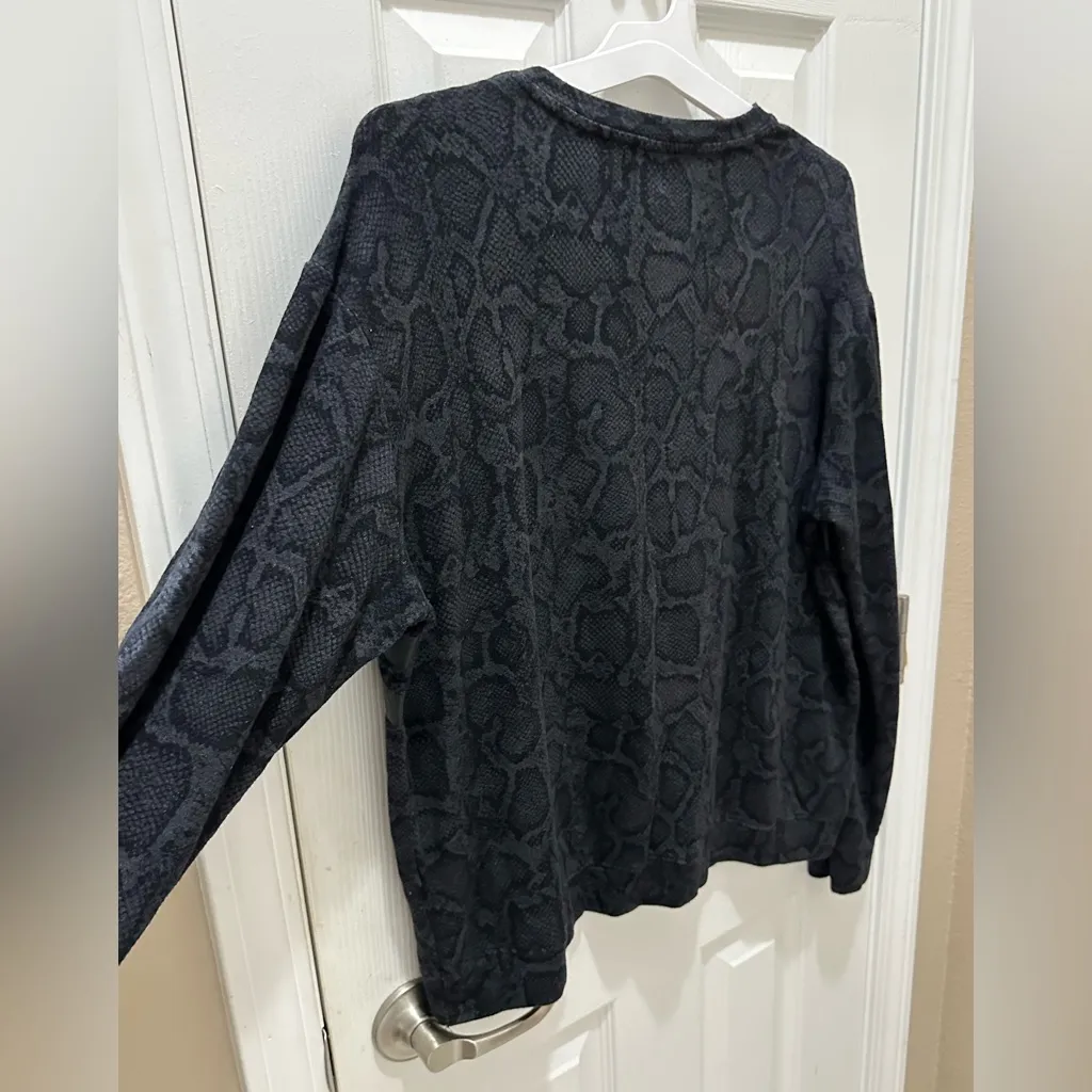 Sundry  varsity python pullover sweatshirt size Medium (2) black gray - Image 10