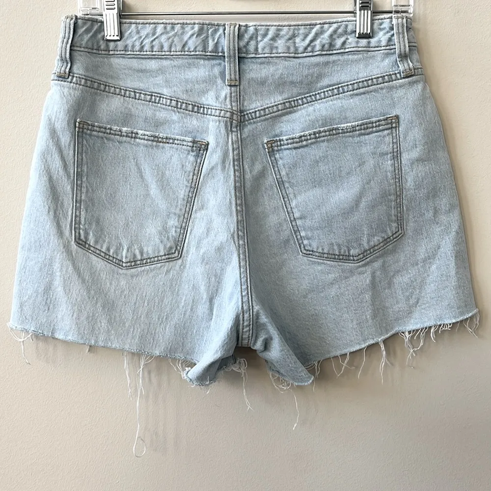 Universal Thread Vintage Midi Jean Shorts Bleach Washed Size 6 - Image 2