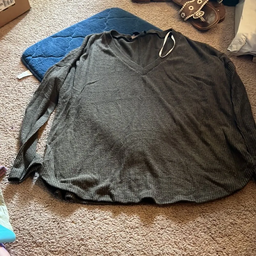 Lulus xs oversized top - Image 2