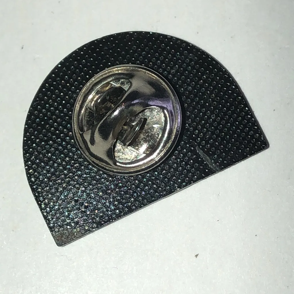 Lancaster PA Amish Horse and Buggy Pin Red - Image 3