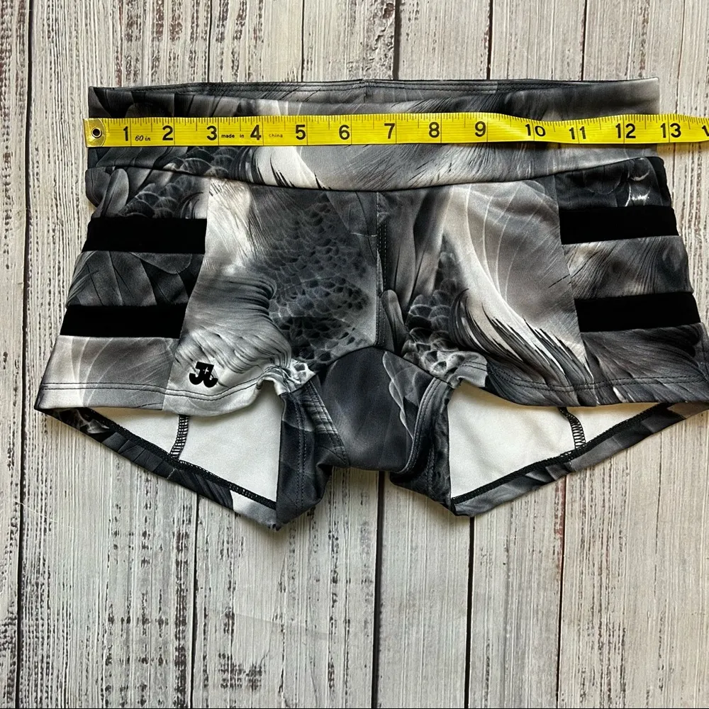 Jo and Jax Gray Floral Trax Shorts. Size XSmall Adult. EUC - Image 11