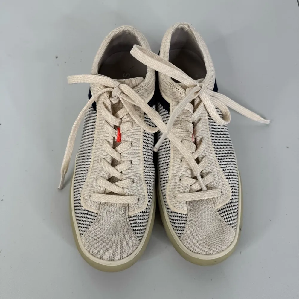 Rothy’s The Classic Lace Up Sneaker in Cream and Navy Size 7 - Image 4