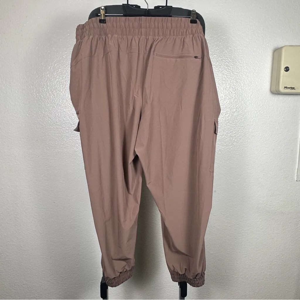 All In Motion  Men's Tan Cargo Pants - Image 3