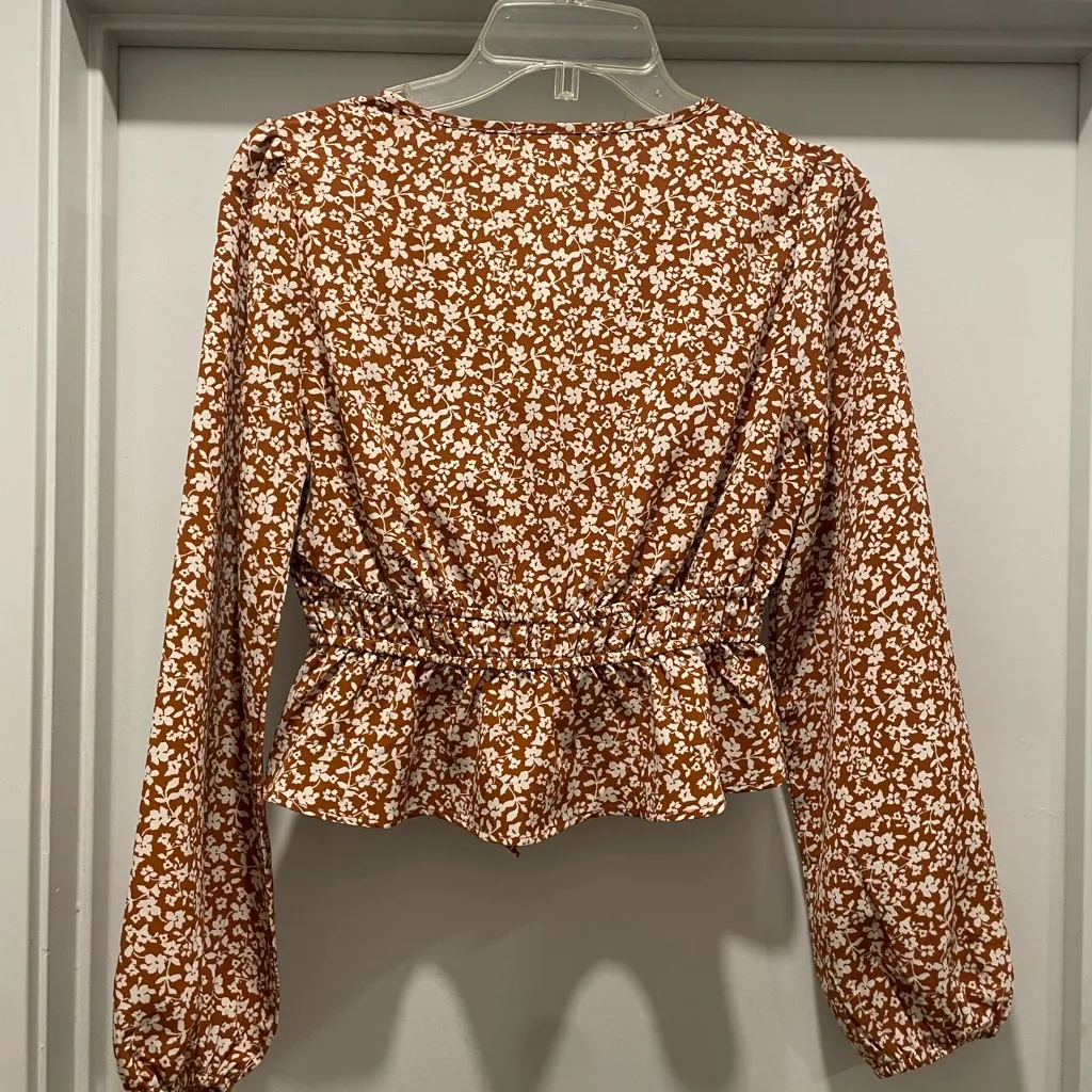 LIKE NEW Timing Rust Orange & White Floral Print Long-Sleeve Crop Blouse - S - Image 12