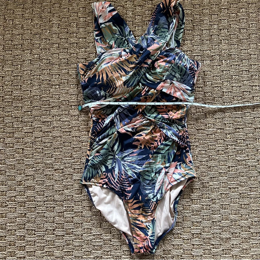 Garnet Hill Size 6 Swimsuit One Piece Floral Ruched Front Underwire Tropical - Image 8
