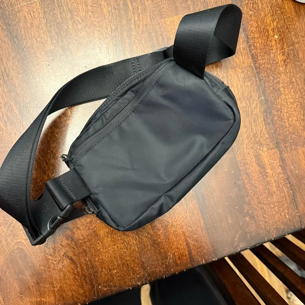 Lululemon Belt Bag - Image 5