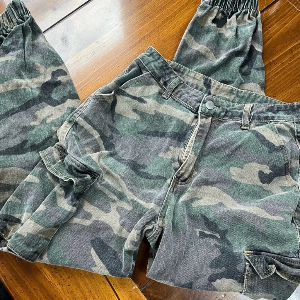 SHEIN Green Camouflage Pants - Image 2