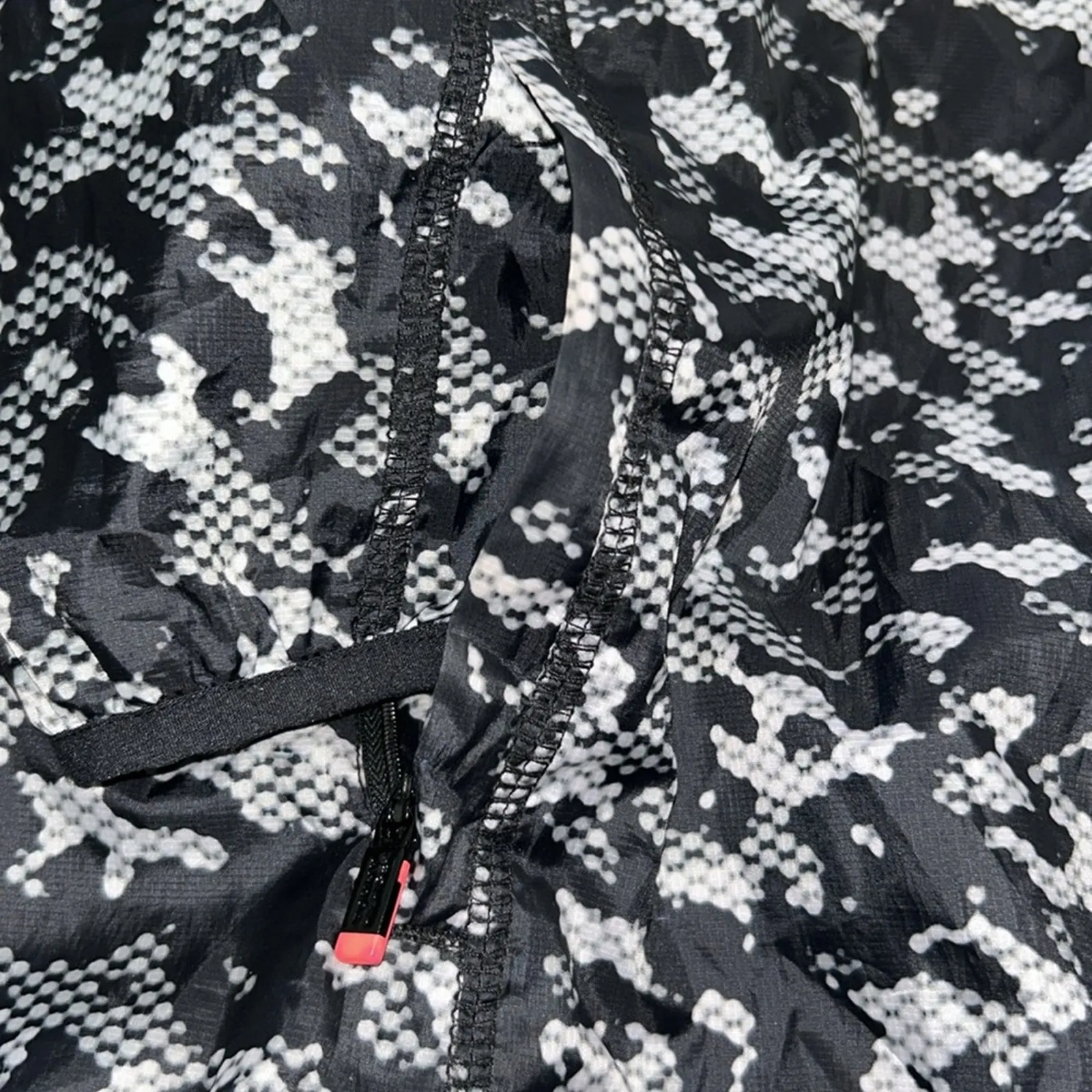 Tommy Hilfeger Sport Women’s Full Zip Black Camo Hooded Windbreaker Size Large - Image 4