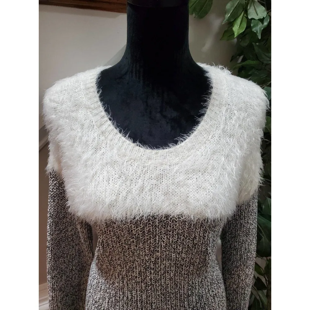 Two by Vince Camuto Gray Eyelash Round Neck Long Sleeve Knit Sweater Size Small - Image 3