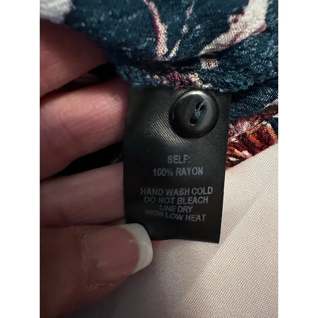 Women's Lulus Floral V - Image 4