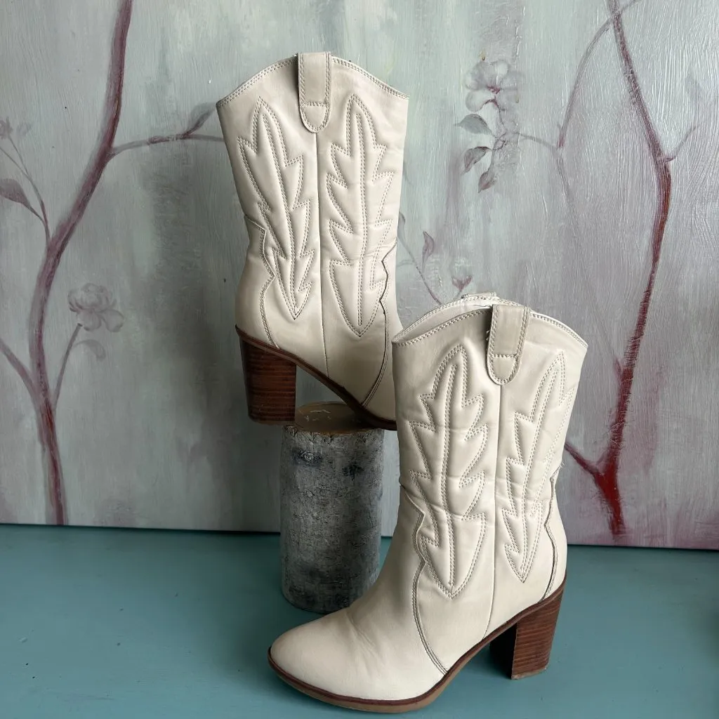MIA Raylyn Western Boots Ivory Western Heeled Boot Size 7 Rodeo Pointed Toe - Image 2