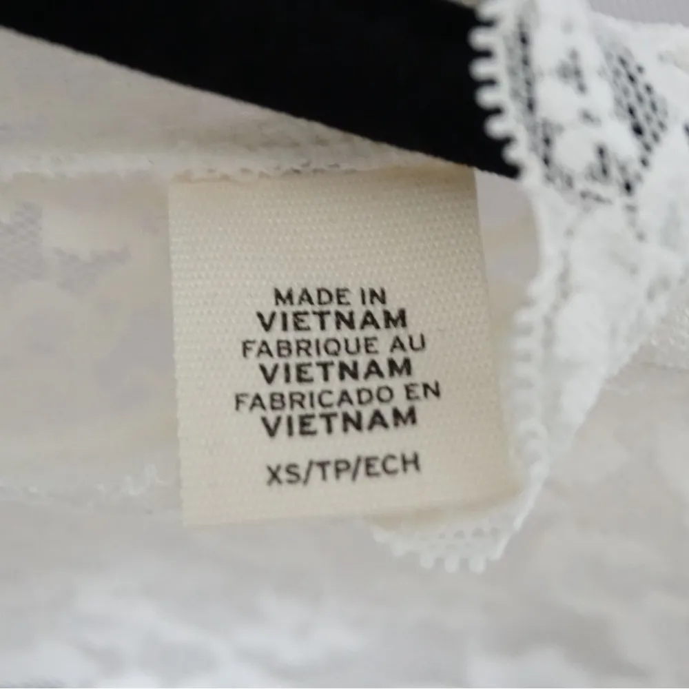 Levi’s Lace Long-sleeve Blouse - Image 6