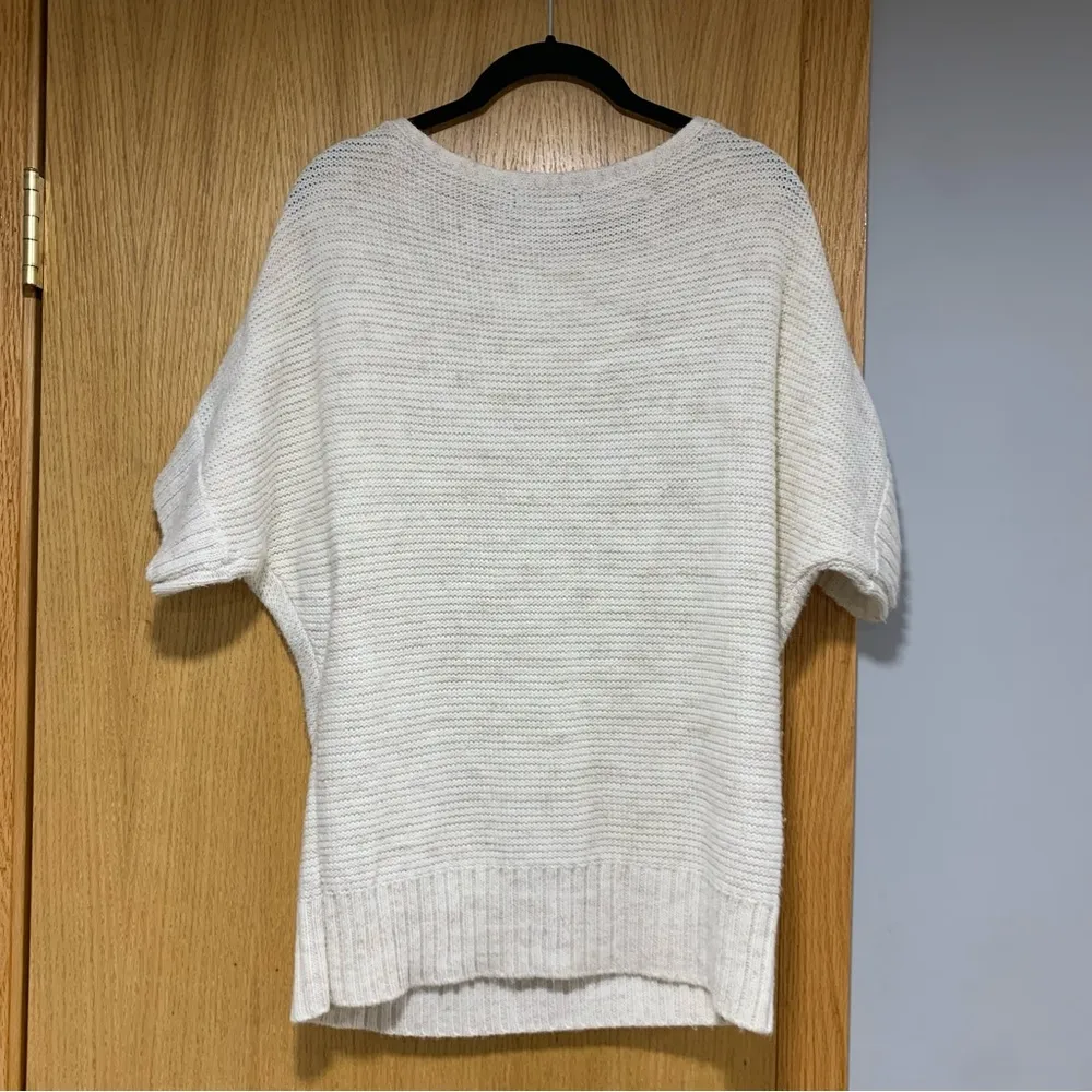 The Limited  Cream Colored Sweater Top  - Size Medium - Image 2