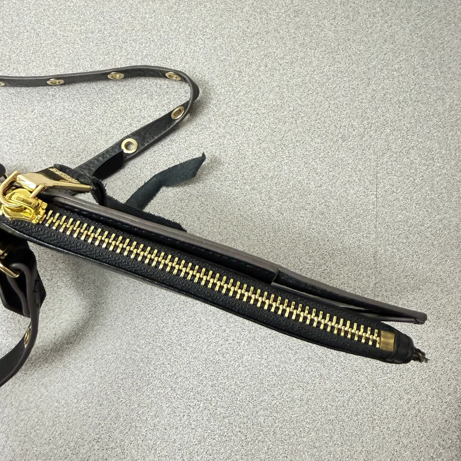 Aimee Kestenberg Phone Crossbody Bag Black Zip Wallet Cards Studded Gold Purse - Image 4