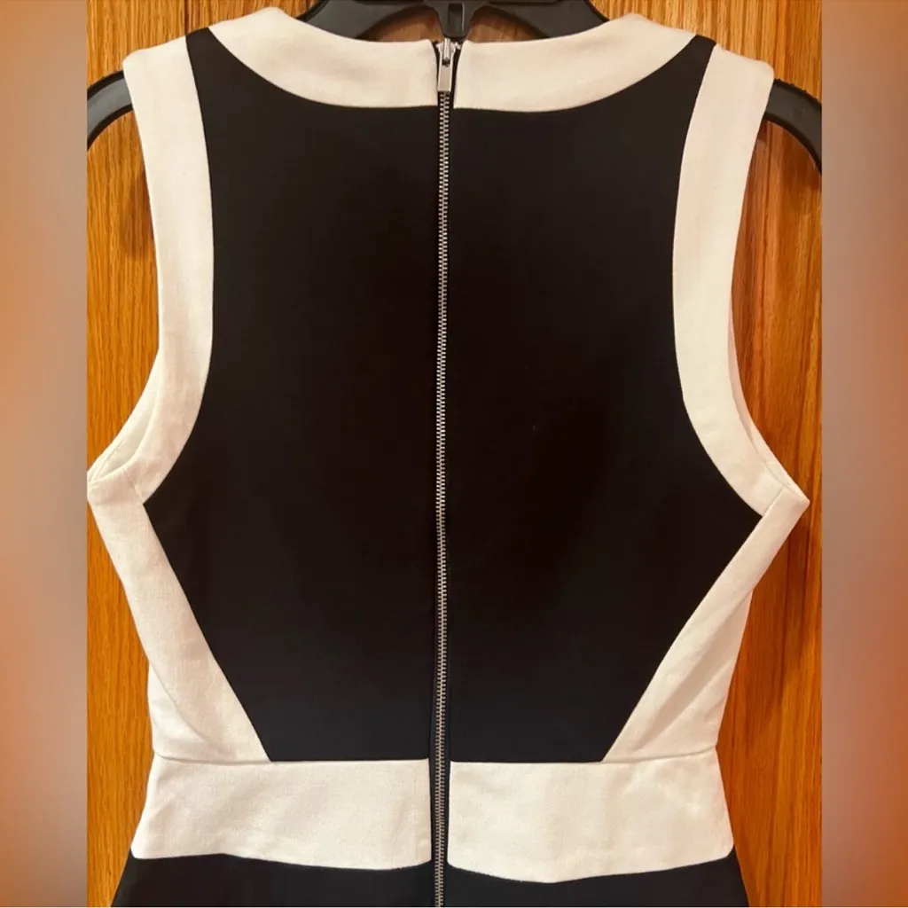 Banana Republic Sloan-Fit
Colorblock V-Neck Figure Sculpt
Sheath Dress Size 0 - Image 14